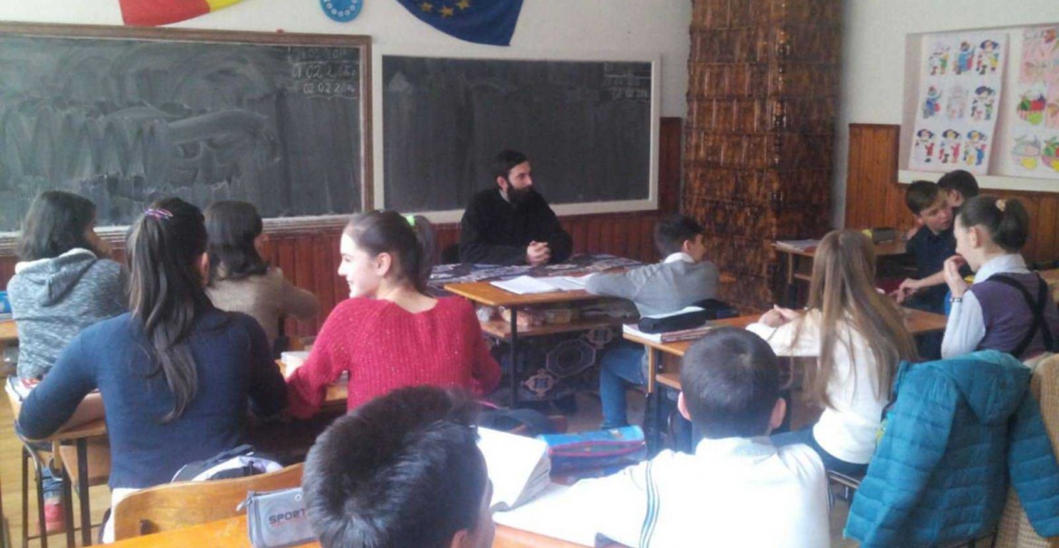Cateheză cu tinerii la Parohia Mălaia