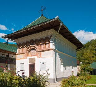 Sfânta Mănăstire Iezer